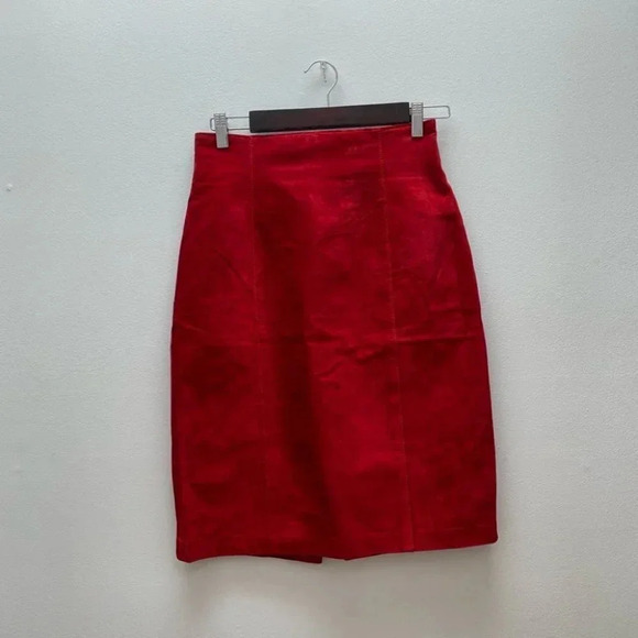 Vintage - Red Suede Leather Skirt - Picture 10 of 11